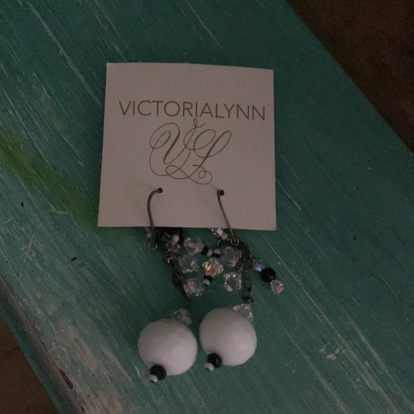Victoria Lynn earrings brand new never worn - Picture 2 of 4